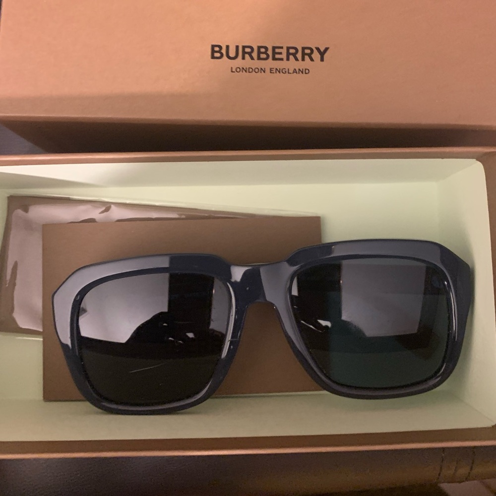 BURBERRY Sun Glasses